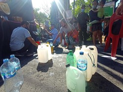 Ekonom Tanggapi Syarat Beli Minyak Goreng Wajib Tunjukkan KTP