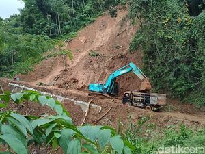Jalan di Plampang Kulon Progo Terputus Lagi Gegara Longsor