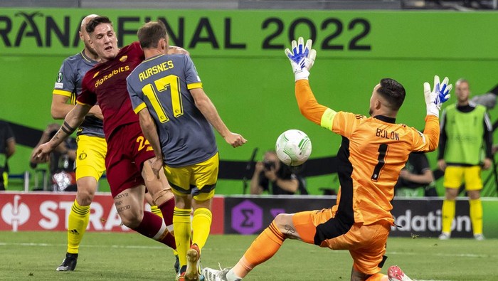 TIRANA, ALBANIA - MAY 25: Nicolo Zaniolo of AS Roma scores his teams first goal during the UEFA Conference League final match between AS Roma and Feyenoord at Arena Kombetare on May 25, 2022 in Tirana, Albania. (Photo by Andy Zuidema/NESImages/vi/DeFodi Images via Getty Images)
