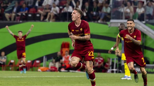 TIRANA, ALBANIA - MAY 25: Nicolo Zaniolo of AS Roma celebrates after scoring his team's first goal during the UEFA Conference League final match between AS Roma and Feyenoord at Arena Kombetare on May 25, 2022 in Tirana, Albania. (Photo by Andy Zuidema/NESImages/vi/DeFodi Images via Getty Images)