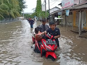 Banjir Putus Akses Jalan Warga di Tiga Kecamatan Probolinggo Banjir Putus Akses Jalan Warga di Tiga Kecamatan Probolinggo