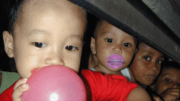 Beda Drastis! Naik Kereta Api Jadul Versus Jaman Now