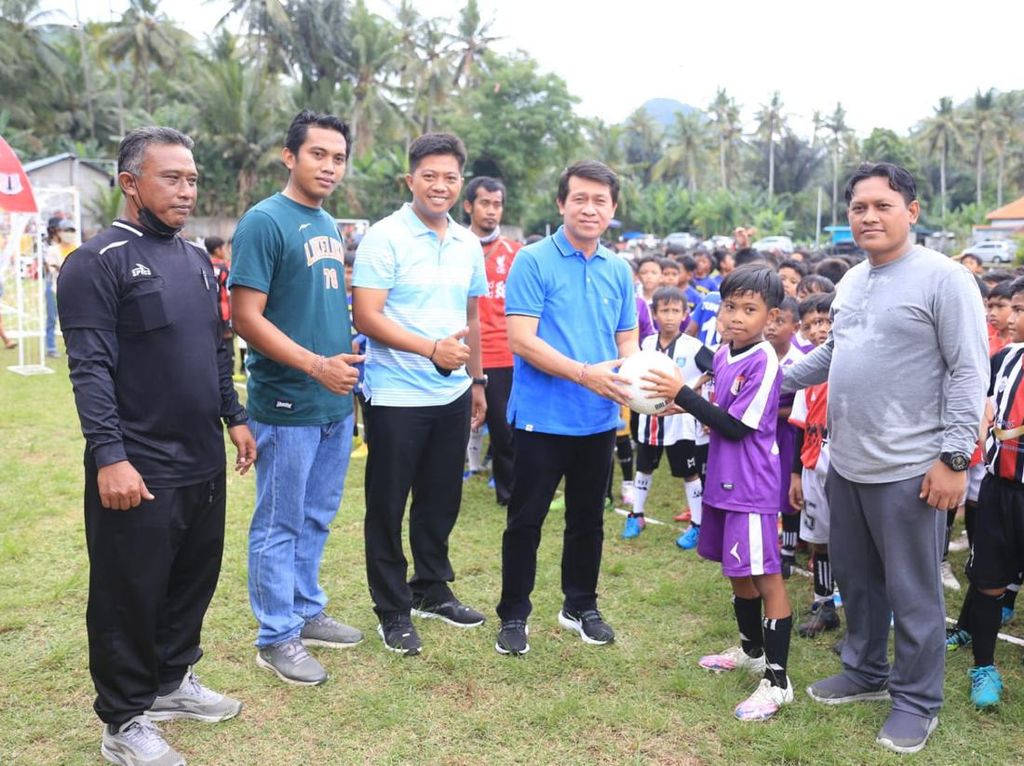 Bupati Klungkung Buka Turnamen SSB se-Bali, 40 Tim Bersaing Jadi Juara Bupati Klungkung Buka Turnamen SSB se-Bali, 40 Tim Bersaing Jadi Juara