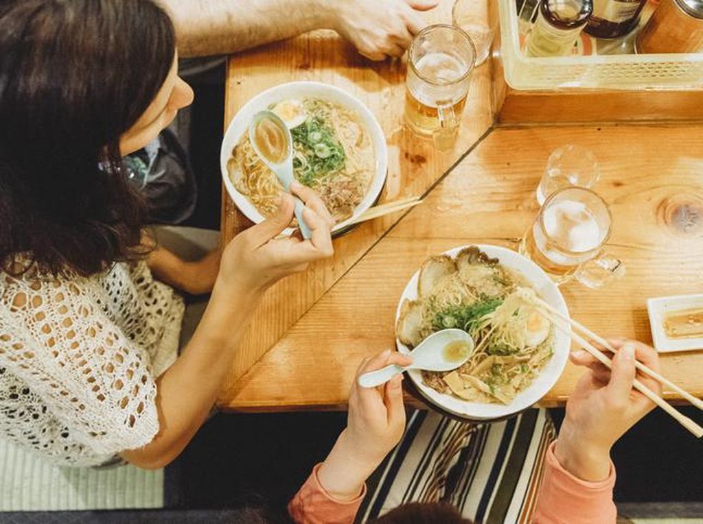 6 Cara Makan Ramen Jepang yang Benar Agar Terasa Makin Nikmat