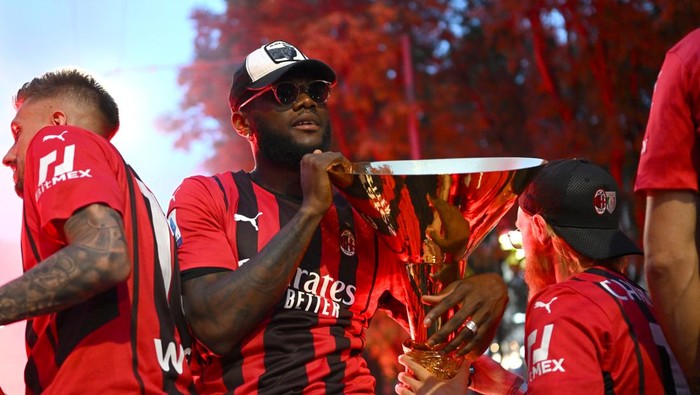 MILAN, ITALY - MAY 23: Franck Kessie Players of AC Milan celebrate with fans victory parade of 