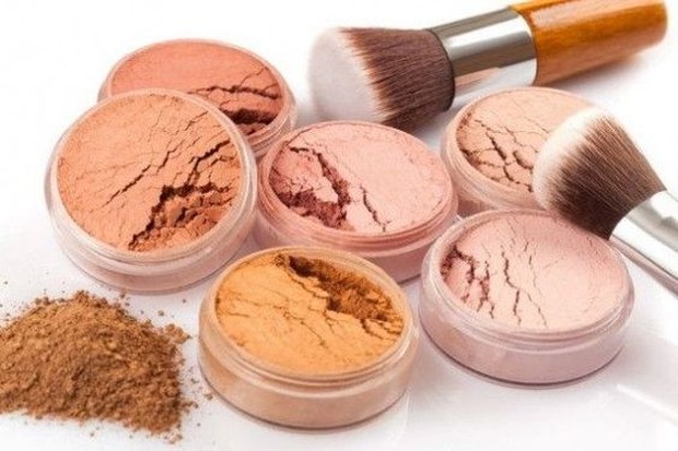 Ilustrasi Lose Powder baik untuk mengunci makeup.