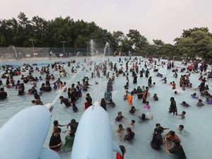 Intip Cara Warga India Ngadem Saat Cuaca Panas