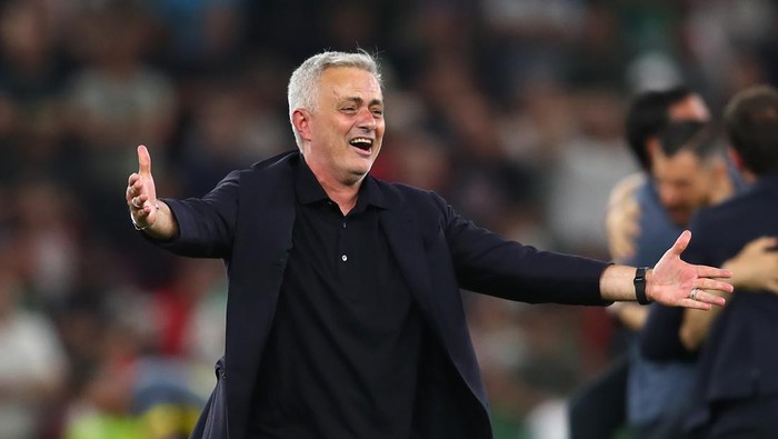 TIRANA, ALBANIA - MAY 25:  AS Roma Manager Jose Mourinho celebrates at the end of the UEFA Conference League final match between AS Roma and Feyenoord at Arena Kombetare on May 25, 2022 in Tirana, Albania. (Photo by Chris Brunskill/Fantasista/Getty Images)