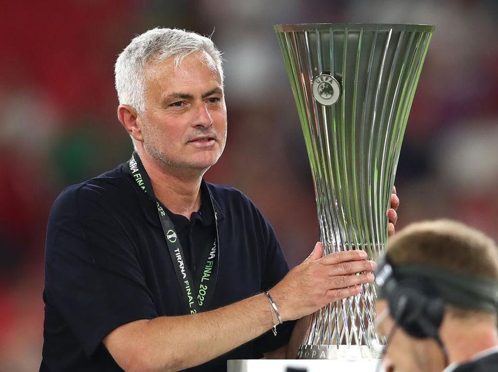 Mourinho Ukir Sejumlah Rekor Usai Roma Juara Conference League Mourinho Ukir Sejumlah Rekor Usai Roma Juara Conference League