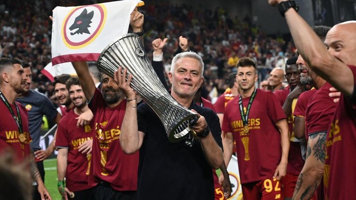Romas Portuguese head coach Jose Mourinho celebrates with the trophy after his team won the UEFA Europa Conference League final football match between AS Roma and Feyenoord at the Air Albania Stadium in Tirana on May 25, 2022. (Photo by OZAN KOSE / AFP) (Photo by OZAN KOSE/AFP via Getty Images)