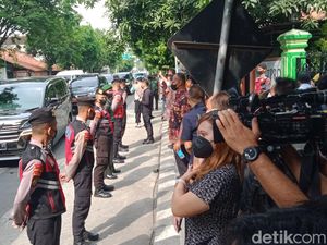 Sisi Lain Pernikahan Ketua MK-Adik Jokowi, Kisah Jurnalis yang Disekat Sisi Lain Pernikahan Ketua MK-Adik Jokowi, Kisah Jurnalis yang Disekat