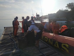 Kapal Ikan Terbang yang Kandas di Perairan NTB Angkut 2 Bule Prancis