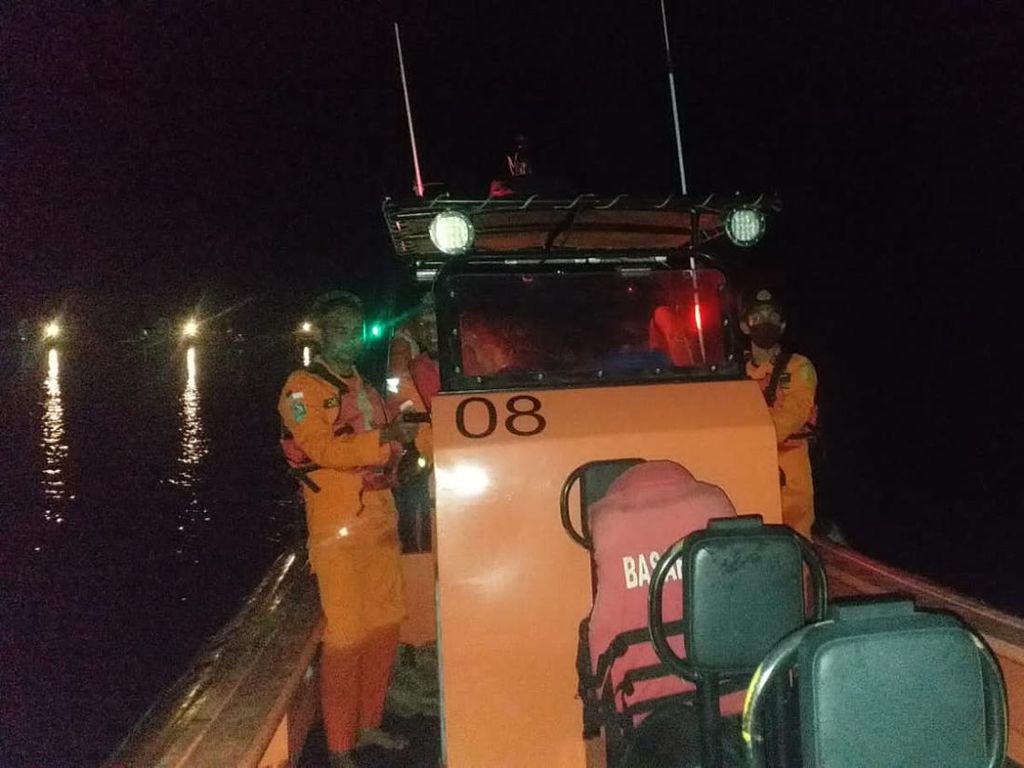 Masalah pada Mesin, Kapal Rute Lombok-Labuan Bajo Kandas