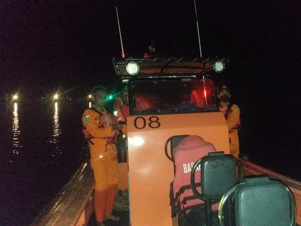 Masalah pada Mesin, Kapal Rute Lombok-Labuan Bajo Kandas Masalah pada Mesin, Kapal Rute Lombok-Labuan Bajo Kandas