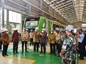 Bamsoet Tinjau Produksi Bus Listrik untuk KTT G-20 di Workshop INKA
