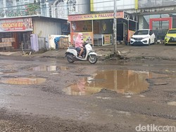 Gemasnya Danny Akan Jalan Antang Raya Pemprov Sulsel yang Rusak Parah