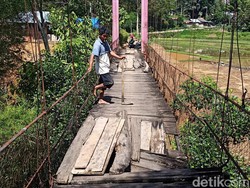 Jembatan Gantung Reyot di Toraja Kian Membahayakan, Warga Perbaiki Seadanya