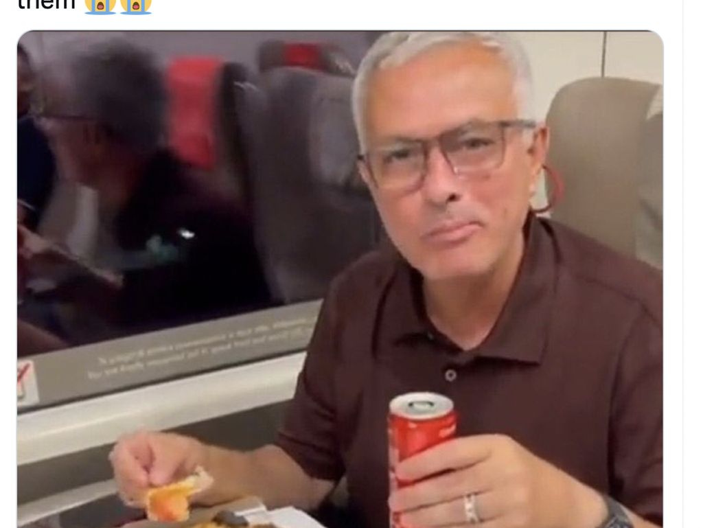 AS Roma Jawara, Netizen: Mourinho Tak Ada Matinya AS Roma Jawara, Netizen: Mourinho Tak Ada Matinya