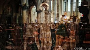 Misa Kenaikan Isa Almasih di Gereja Katedral Taat Prokes