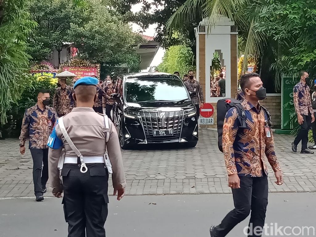 Sebelum Blusukan Nonton Reog, Jokowi Mampir Kediaman di Sumber