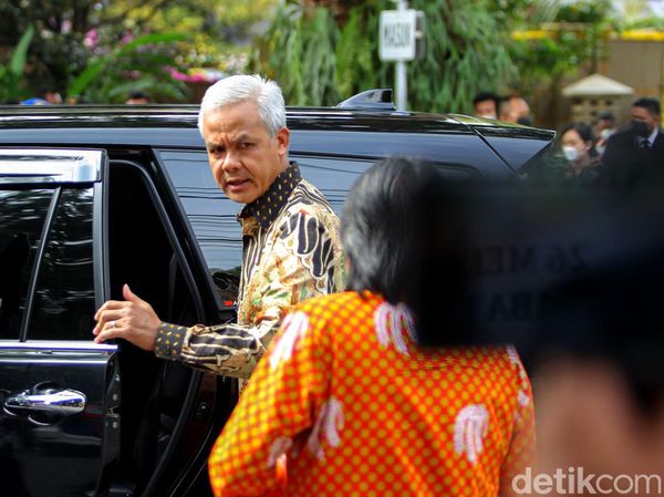 Momen Ganjar-Prabowo Hadiri Akad Nikah Ketua MK dan Adik Jokowi