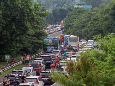 Padat! Penampakan Jalur Puncak Bogor Saat Libur Kenaikan Isa Almasih
