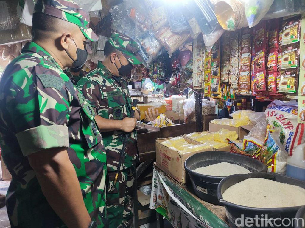 Tinjau Pasar Kramat Jati, Pangdam Jaya Temukan Harga Migor Masih Tinggi Tinjau Pasar Kramat Jati, Pangdam Jaya Temukan Harga Migor Masih Tinggi