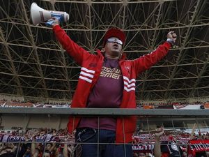Bernardo Diminta Korbankan AFC Cup demi PSM Jauhi dari Degradasi Liga 1 Bernardo Diminta Korbankan AFC Cup demi PSM Jauhi dari Degradasi Liga 1