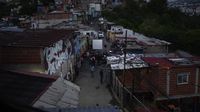 Kampung Begal di Venezuela Disulap Jadi Bioskop Dadakan