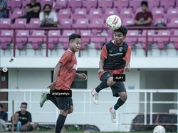Jika Lapangan Thor Punya Hati, Pasti Sudah Meleleh Dipuji Coach Aji