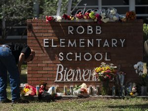 Suami Korban Penembakan SD di Texas Meninggal akibat Serangan Jantung Suami Korban Penembakan SD di Texas Meninggal akibat Serangan Jantung