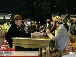 Sah! Jokowi Resmi Nikahkan Ketua MK Anwar Usman dengan Adik Kandungnya