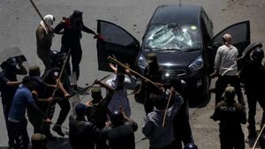 Ricuh! Massa Pendukung Imran Khan Bentrok dengan Polisi Pakistan