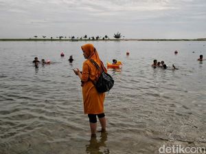 Viral Air Laut di Pantai Ancol Pasang, Pengelola: Itu Siklus