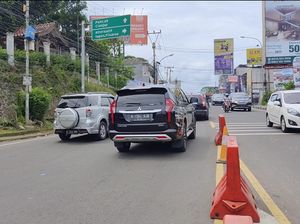 Lalu Lintas di Simpang Gadog Arah Puncak Padat Lalu Lintas di Simpang Gadog Arah Puncak Padat