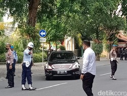 Jelang Akad Nikah Ketua MK-Adik Jokowi, Jalan Depan Gedung Buka-Tutup