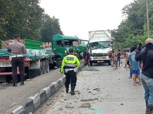 3 Truk Kecelakaan Beruntun di Jalur Alas Roban, 1 Orang Tewas