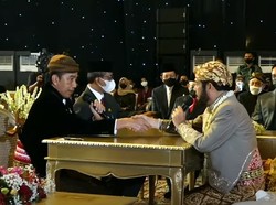 Momen Ijab Kabul Ketua MK di Hadapan Jokowi