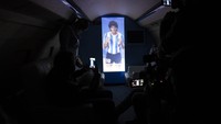 Jet, milik perusahaan fintech Argentina yang beroperasi di AS, juga telah dihias dengan gambar lain yang menunjukkan momen berbeda dalam karir olahraga Maradona, termasuk momen tangan Tuhan yang terkenal melawan Inggris.