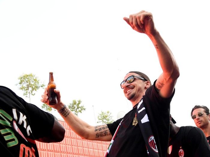 MILAN, ITALY - MAY 23: Zlatan Ibrahimovic of AC Milan celebrate with fans victory parade of 