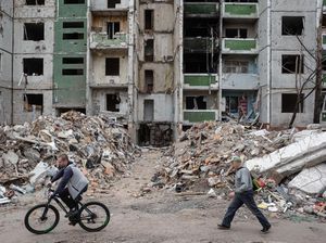 Rudal Rusia Hantam Alun-alun di Ukraina, 5 Orang Tewas dan 37 Luka Rudal Rusia Hantam Alun-alun di Ukraina, 5 Orang Tewas dan 37 Luka
