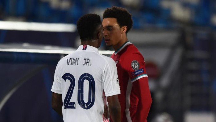 MADRID, SPAIN - APRIL 06:  Trent Alexander-Arnold exchanges words with Vinicius Junior of Real Madrid during the UEFA Champions League Quarter Final match between Real Madrid and Liverpool FC at Estadio Alfredo Di Stefano on April 06, 2021 in Madrid, Spain. (Photo by Denis Doyle - UEFA/UEFA via Getty Images)