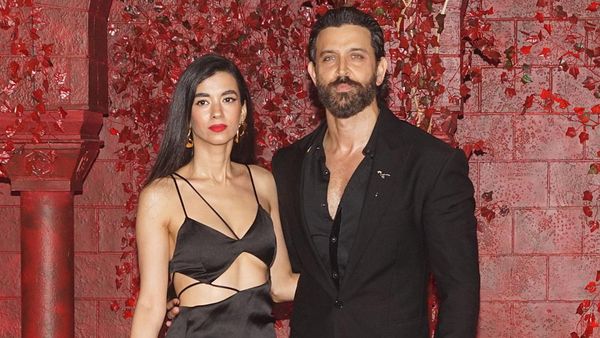 Serasinya Hrithik Roshan dan Saba Azad, Nggak Kelihatan Beda 17 Tahun!