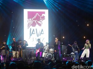 Aksi Maliq & Dessentials Goyang Panggung BNI Java Jazz Festival 2022