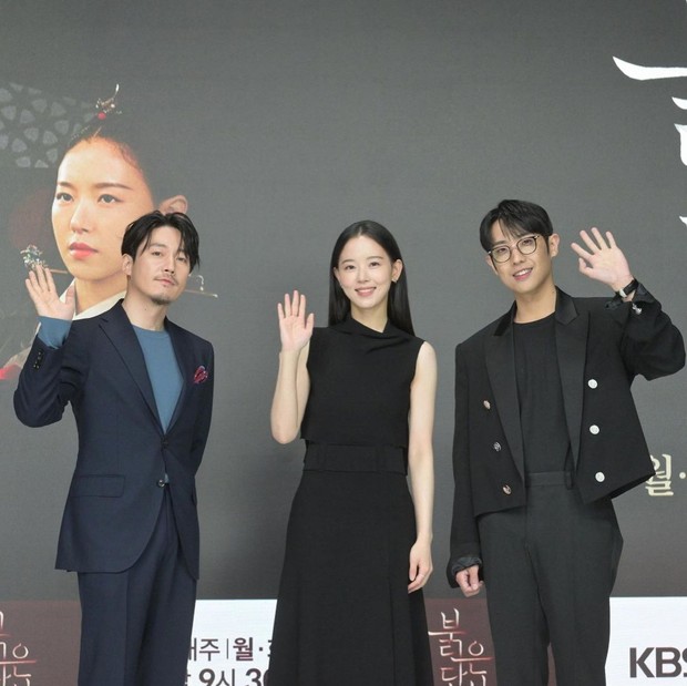 Drama Bloody Heart yang dibintangi oleh sederet artis Korea ternama.