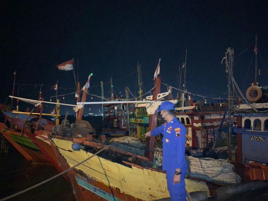 60 Kapal Nelayan di Rembang Rusak Dihantam Gelombang Tinggi