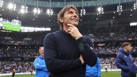 Musim lalu, Antonio Conte gagal persembahkan titel juara untuk Tottenham Hotspur. Pencapaian terbaiknya, hanya finis empat besar dan amankan tiket ke Liga Champions (Tottenham Hotspur FC via Getty Images)