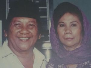 Putri Asmuni Sebut Gaya Bicara Teuku Rifnu di Film Srimulat Mirip Ayahnya Putri Asmuni Sebut Gaya Bicara Teuku Rifnu di Film Srimulat Mirip Ayahnya