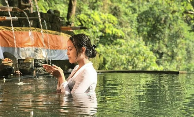 Aturan dan tata cara tradisi melukat