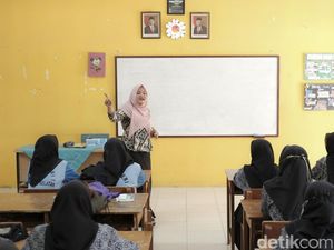 Bu Nani Jelaskan Asal-usul Status WA Nilai Ujian Tak Penting yang Viral Bu Nani Jelaskan Asal-usul Status WA Nilai Ujian Tak Penting yang Viral